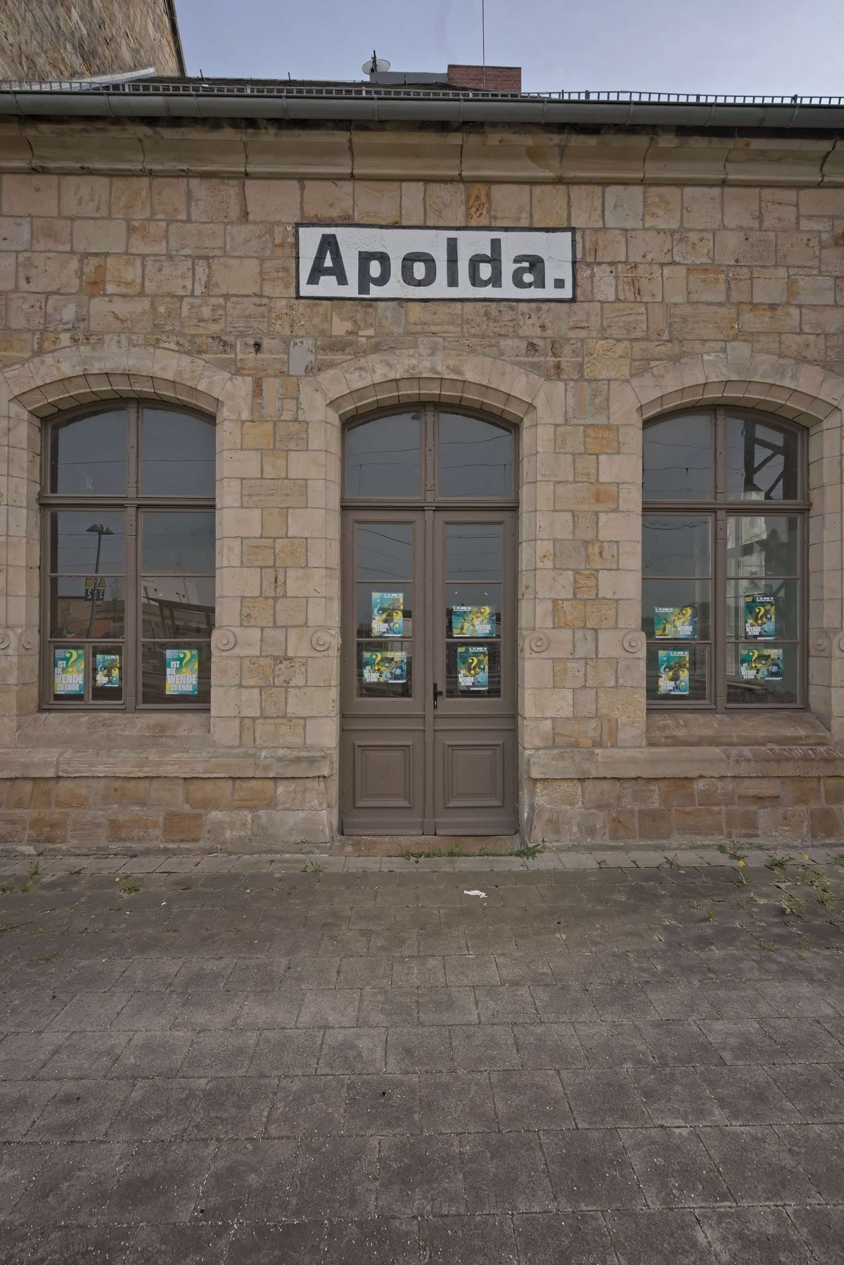 Die Erinnerungswerkstatt "Ist die Wende zu Ende" an ihrer Station in Apolda, April 2024.