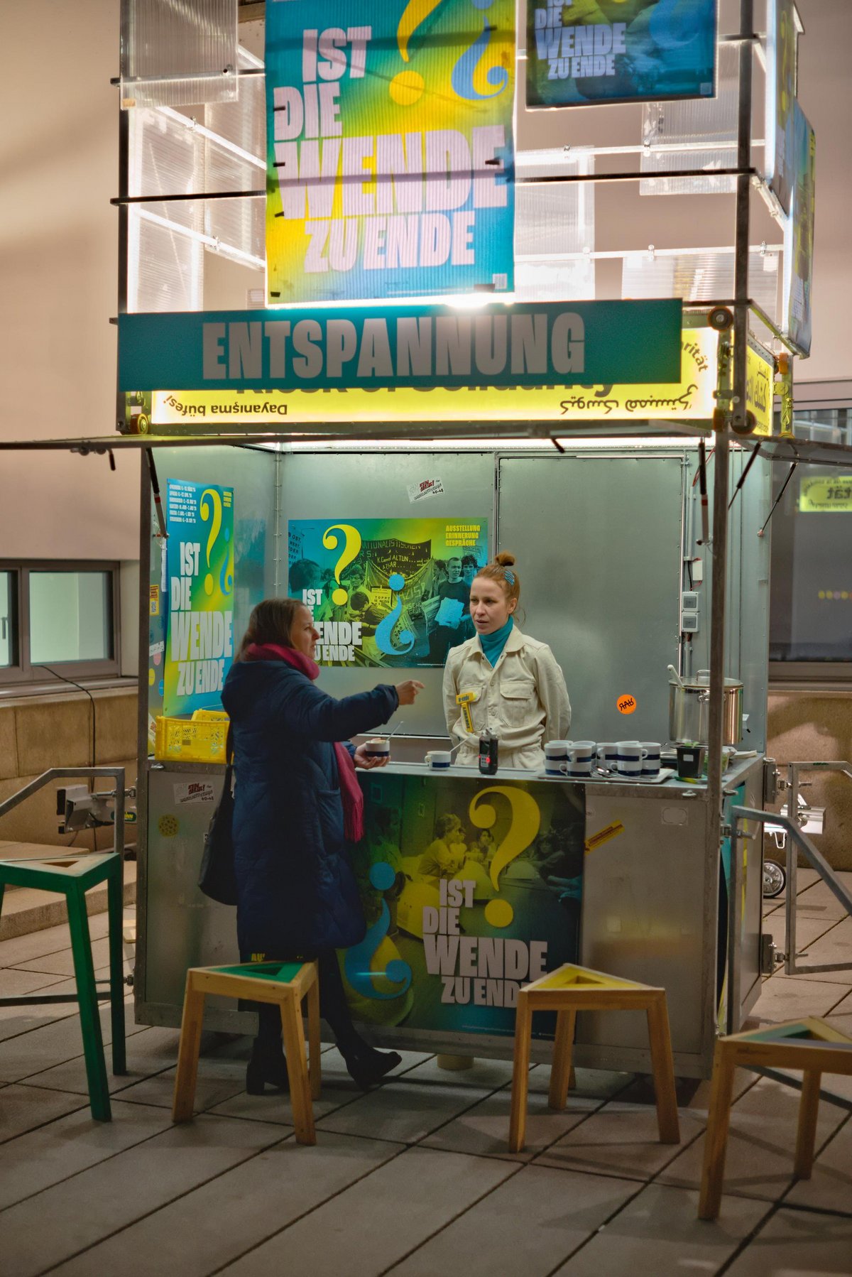 Der Kiosk der Solidarität als Element der Erinnerungswerkstatt "Ist die Wende zu Ende?"bei der Eröffnung der Ausstellung "VEB Museum", 8.3.24
